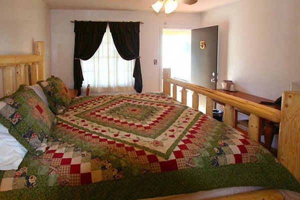 Hotel Dunsmuir Lodge